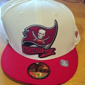 New Era Buccaneers Fitted Cap - Cream and Red